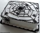Bir keyifli ve korkunç kek için Cadılar Bayramı, bir örümcek web dekorasyon ve çeşitli örümcekler